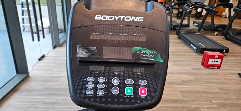 Crosstrainer getestet: Detailaufnahme Monitor und Bedienelemente.