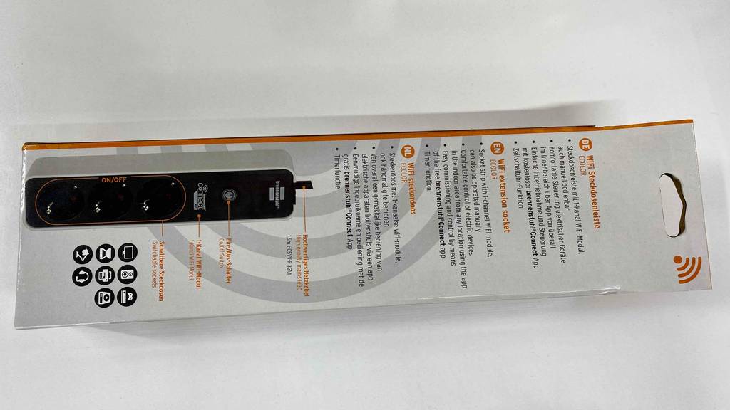 Rückseite der Verpackung von einer WLAN-Steckdose