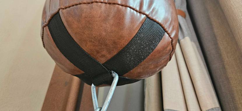 Boxsack im Test: unterer Teil eines Boxsacks mit eingehängtem Haken.