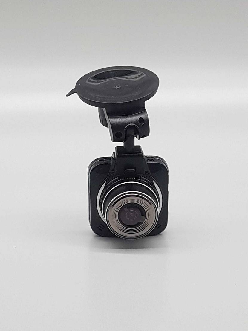 Dashcam-Tes: eine Dashcam von vorn mit der Halterung ersichtlich.