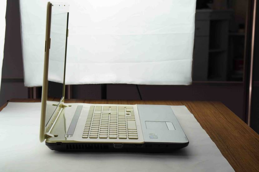 Laptop bis 600 Euro im Test: Laptop-Bildschirm ist geöffnet 