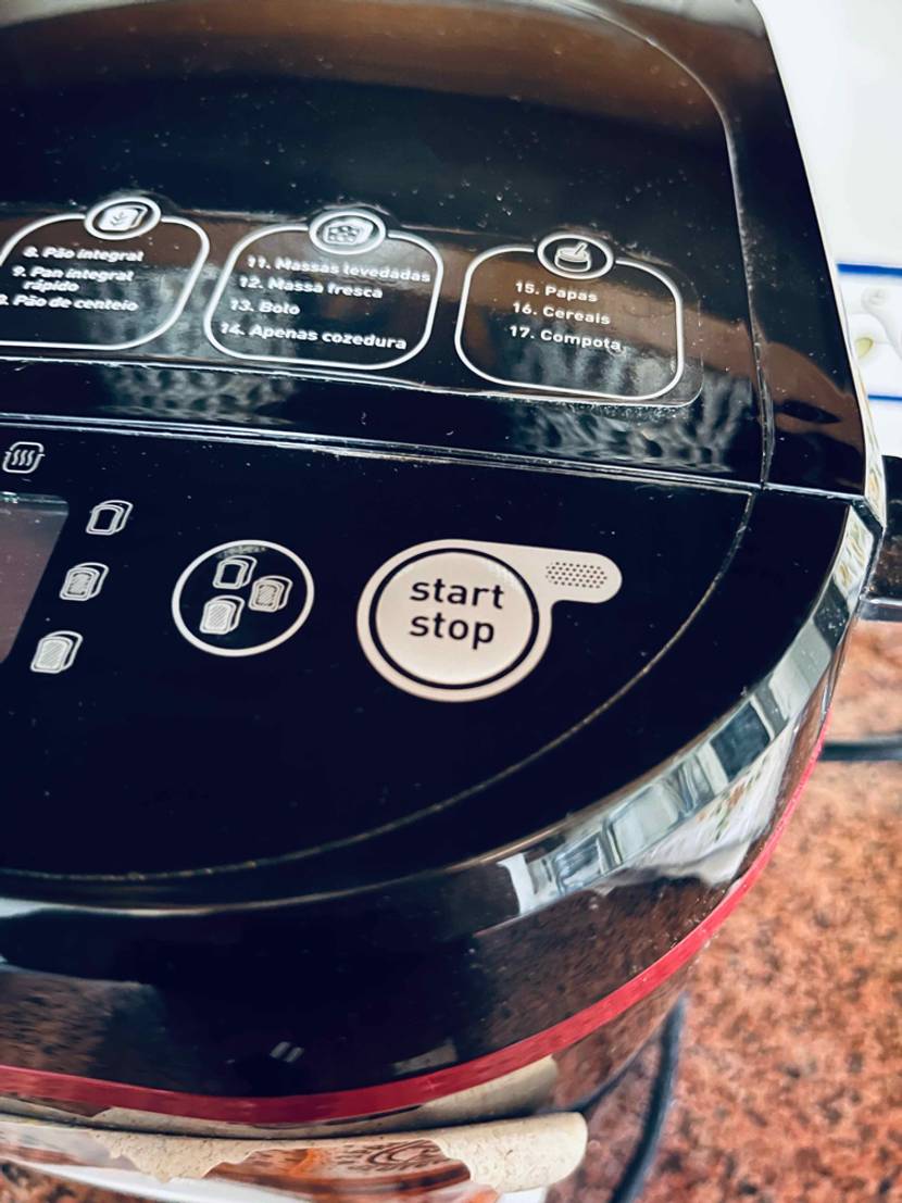 Brotbackautomat getestet: Detailaufnahme Start/Stop-Knopf.