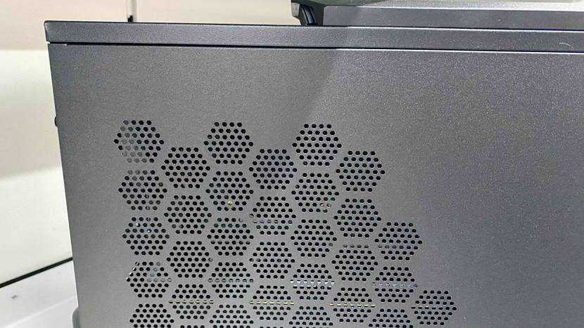 Gaming-PC getestet: Nahaufnahme der Lüftungslöcher.