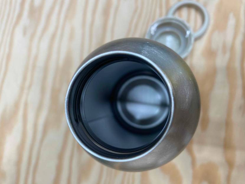Edelstahlflasche von oben.