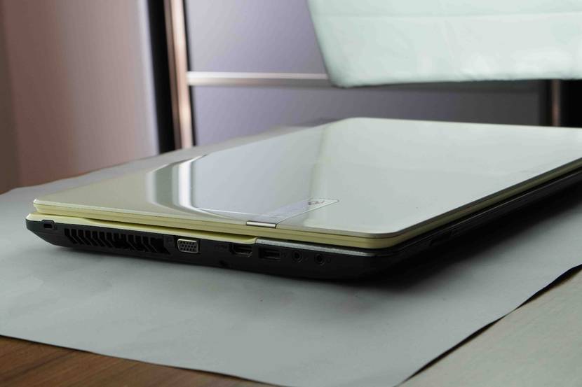 Geschlossener Laptop-Bildschirm vom getesteten Laptop bis 600 Euro