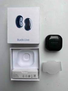 Buds Live Bluetooth Kopfhörer mit Verpackung
