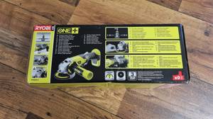 Der Akku-Winkelschleifer R18AG-0 von Ryobi ist inklusive Zubehör erhältlich. Der Akku muss jedoch extra gekauft werden.