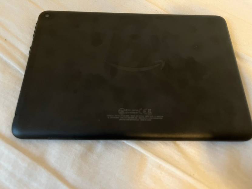 Kinder Tablet getestet: Nahaufnahme der Rückseite mit Logo.
