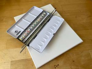 Mit dem Pinsel lassen sich Aquarellfarben kunstvoll auftragen und verwischen. 