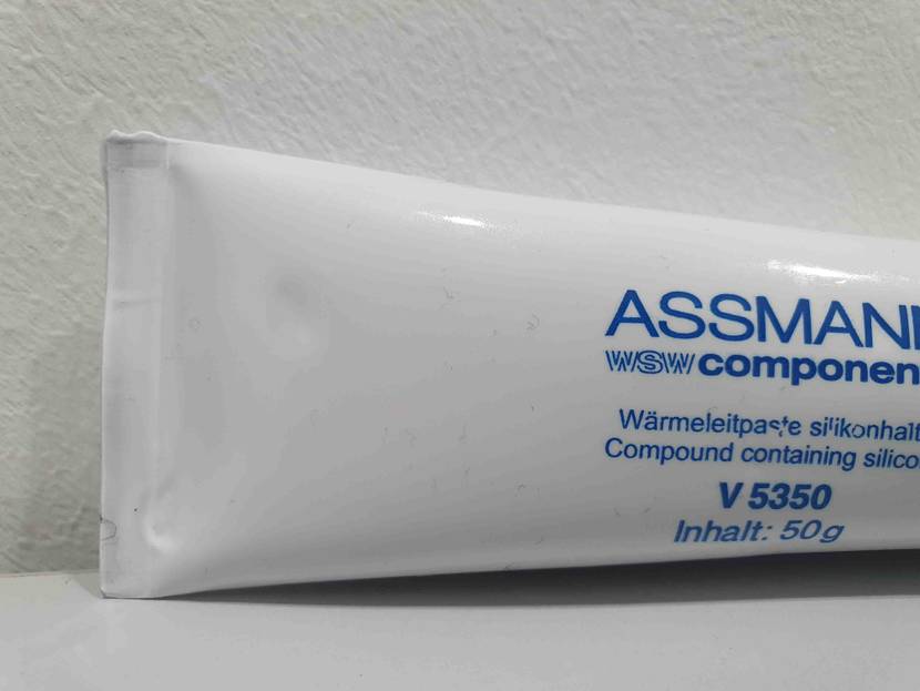 Im Test: Detailansicht einer Tube Wärmeleitpaste.
