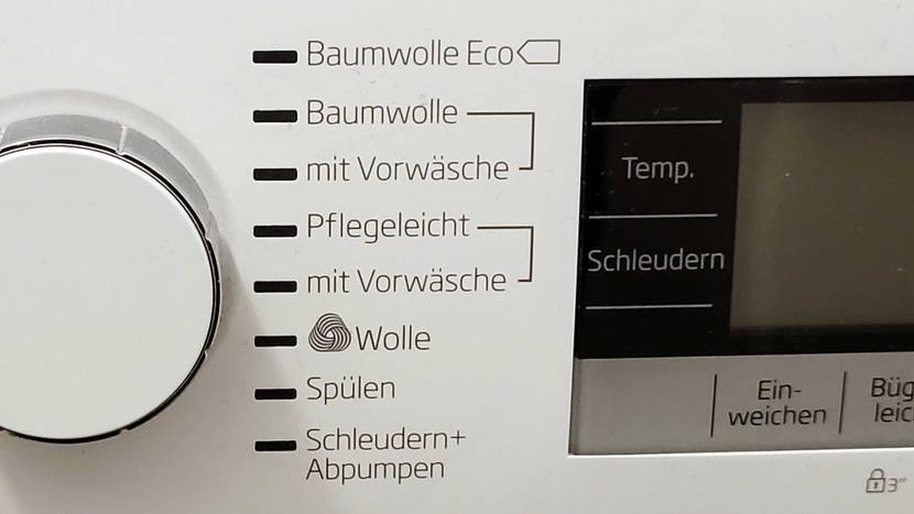 Im Test: Nahaufnahme der Waschprogramme einer Beko Waschmaschine.
