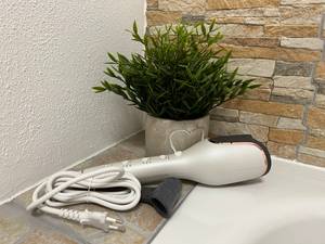 Der StyleCare Prestige BHB878/00 von Philips kann Ihnen voluminöse sowie definierte Locken zaubern.