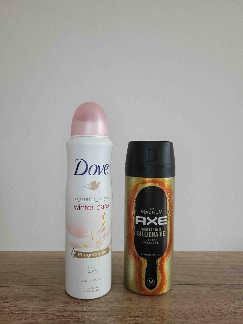 zwei Deo-Sprays