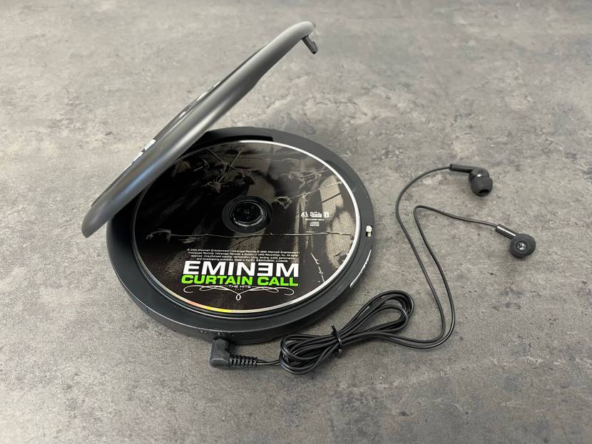 Ein CD-Player ist in der Regel solide und leichtgewichtig gebaut.