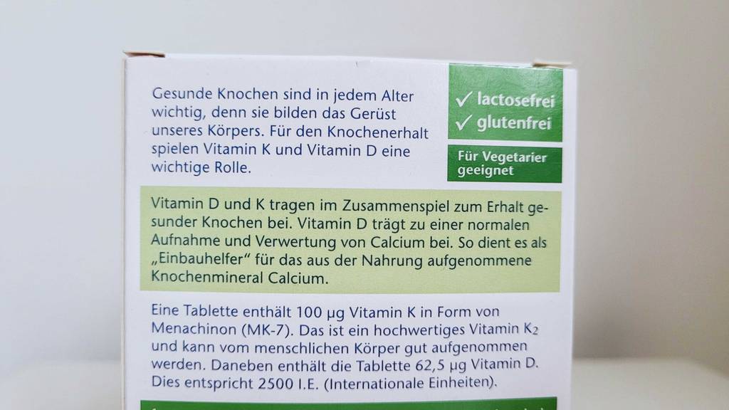 Vitamin-D-Tabletten-Test: Auf der Rückseite der Verpackung stehen Informationen zum Einsatz.