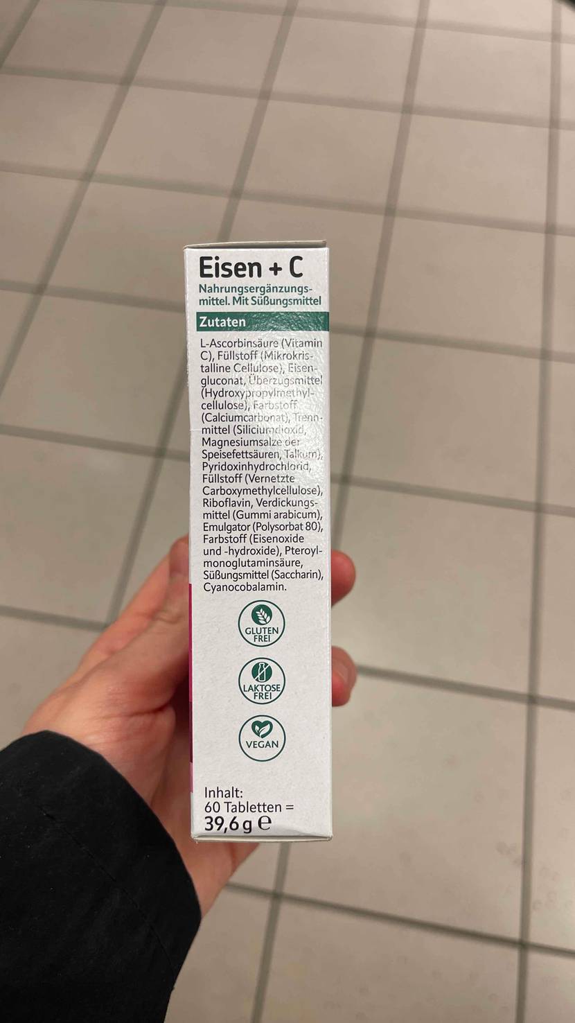 Getestet: Auf der Seite einer Packung Eisentabletten stehen die aufgelisteten Zutaten.