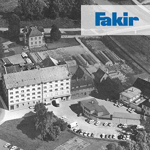 fakir logo vor produktionsstaette