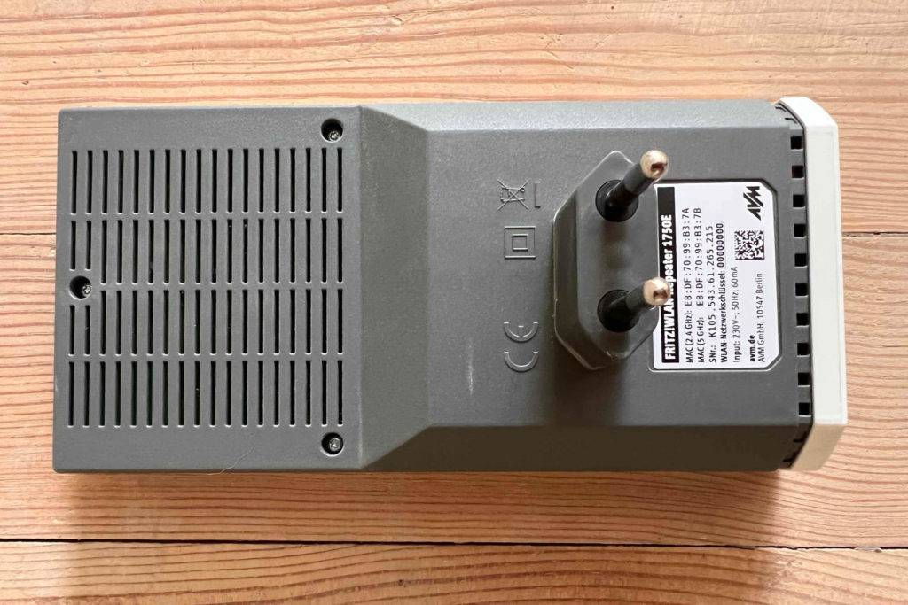 Fritz WLAN Repeater 1750e Rückseite mit Stecker