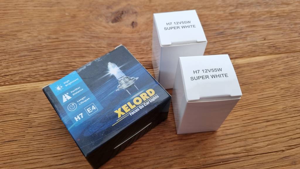 Zwei H7-Birnen in der Verpackung.