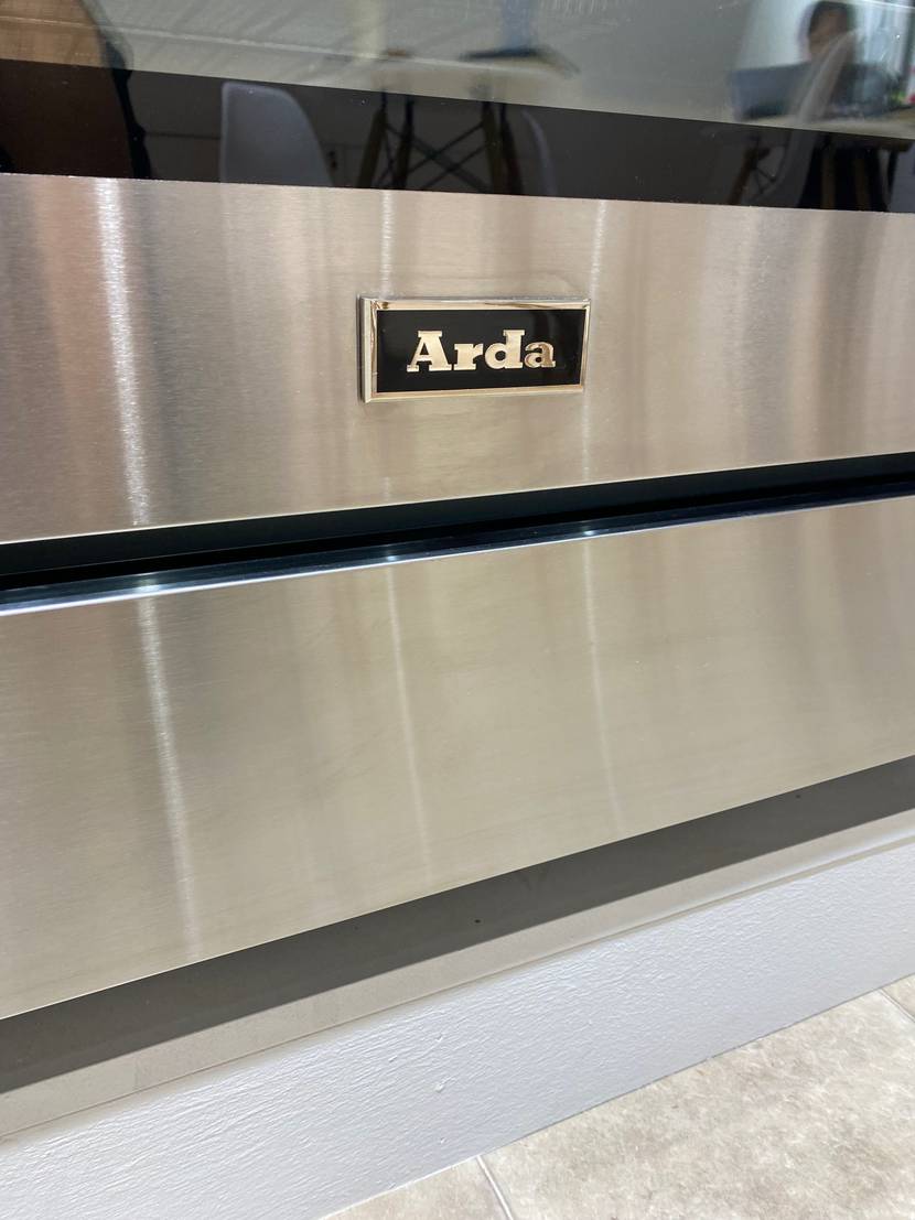 Herd im Test: Nahaufnahme des Logos am Gerät.