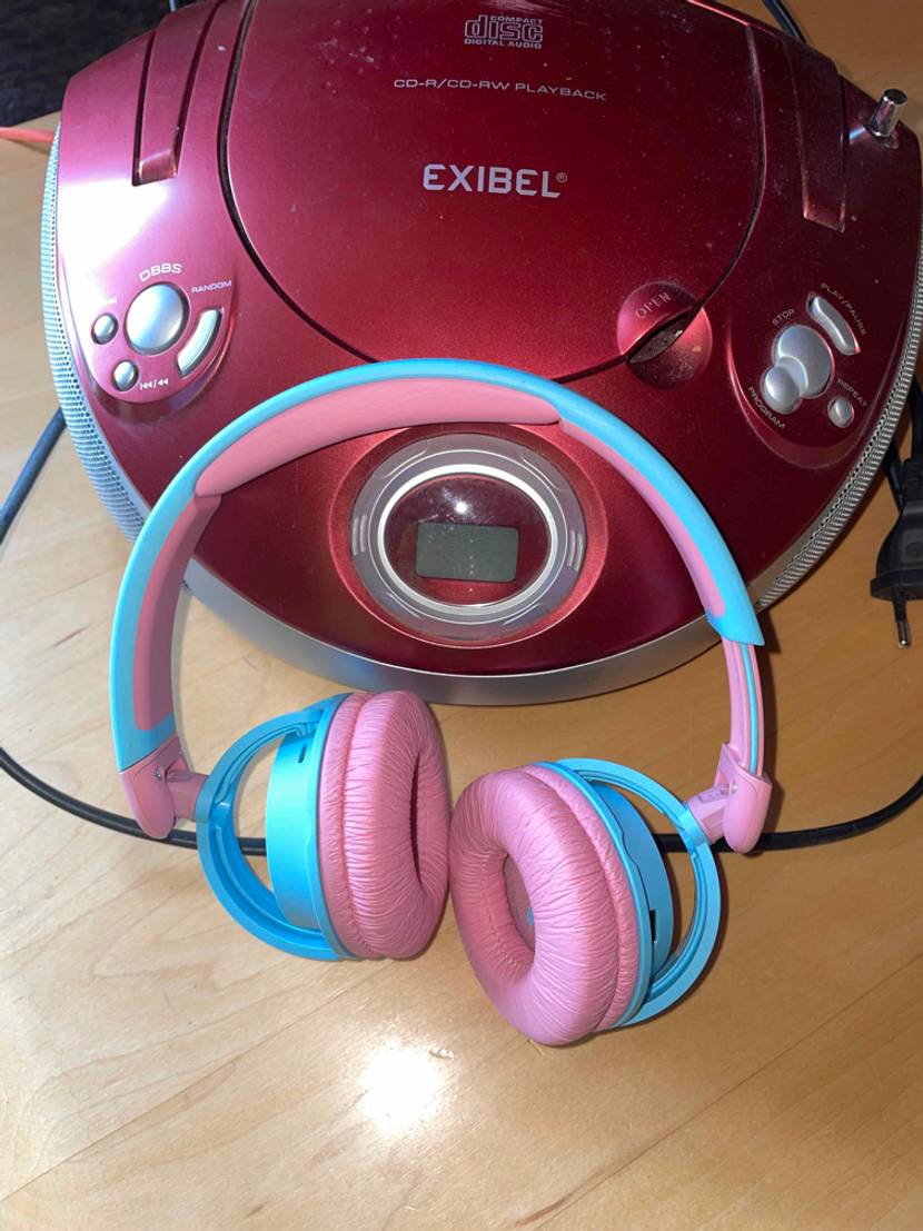 Kopfhörer auf CD-Spieler