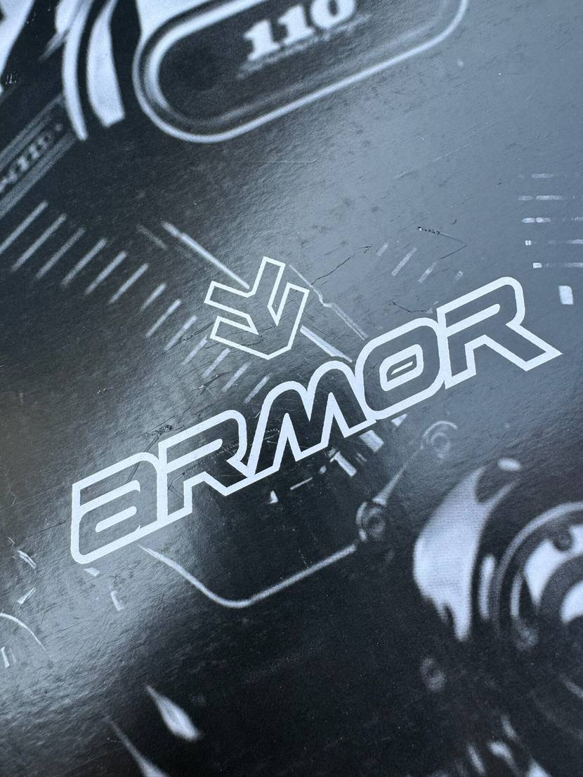 Jethelm-Test: Nahaufnahme des Logos auf der Originalverpackung.