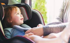 Kindersitz anschnallen
