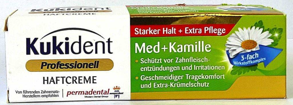 Nahaufnahme der getesteten Haftcreme in der Packung von Kukident Professionell.