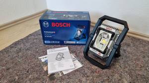 Mit dem LED-Akku-Strahler GLI 18V-2200 C von Bosch können Sie perfekt dunkle Arbeitsbereiche ausleuchten.