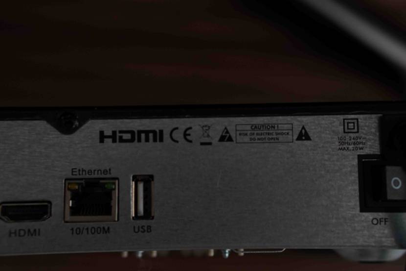 Sat-Receiver getestet: Der Sat-Receiver hat verschiedene Anschlüsse.
