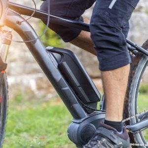 fahrradfahrer mit e-bike