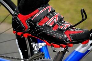 rennradschuhe mit klettverschluss in schwarz rot