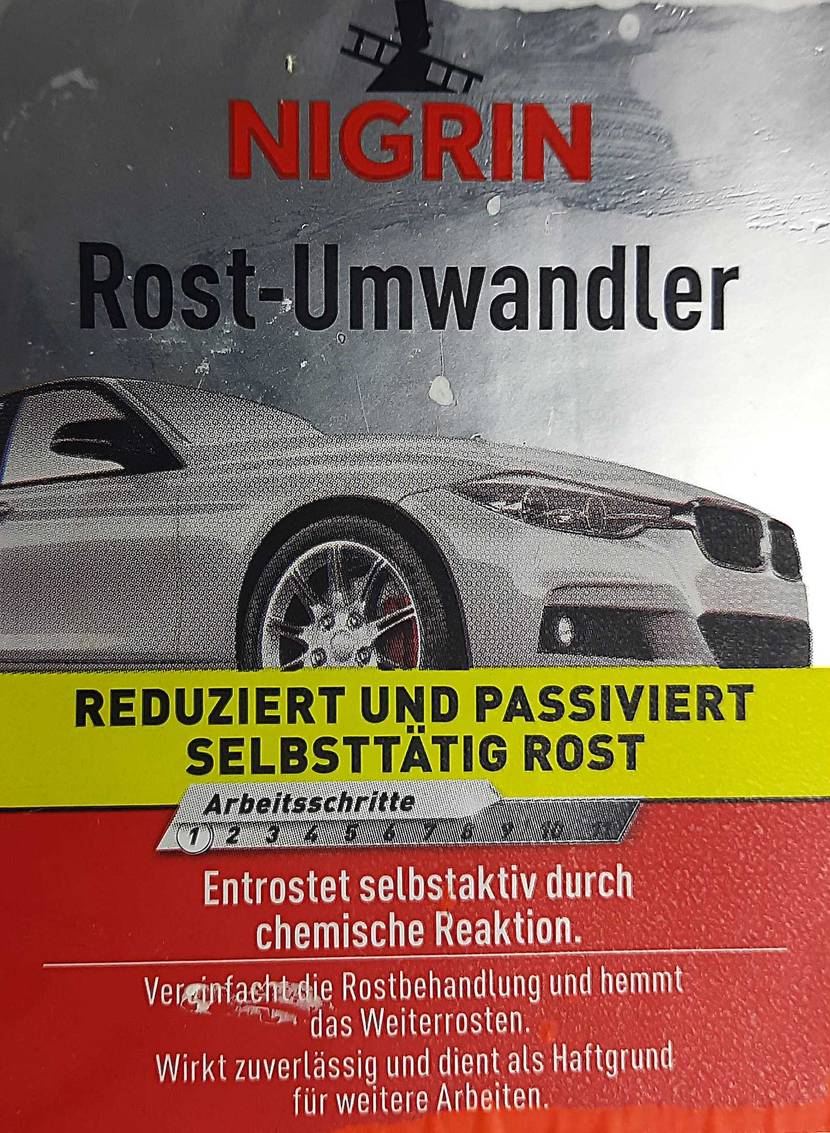 Rostumwandler im Test: Nahaufnahme des Labels auf der Flasche mit Logo und Artikelbezeichnung.