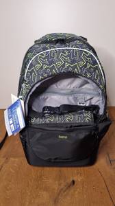Schulrucksack geöffnet.