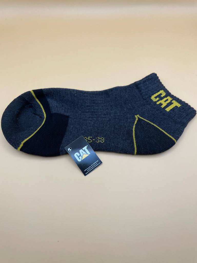 Arbeitssocken-Test: Auf einer Socke ist der Markenname eingearbeitet.
