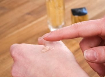 Test-eines-Kosmetikartikels