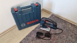 In dem praktischen Aufbewahrungskoffer lässt sich die kompakte Stichsäge Professional GST 150 BCE von Bosch einfach transportieren.