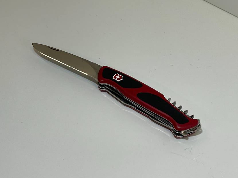 Taschenmesser mit ausgeklappter Klinge