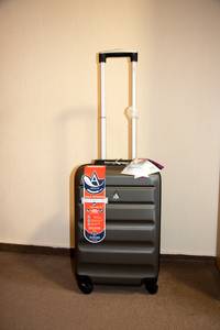 Trolley vor Wand
