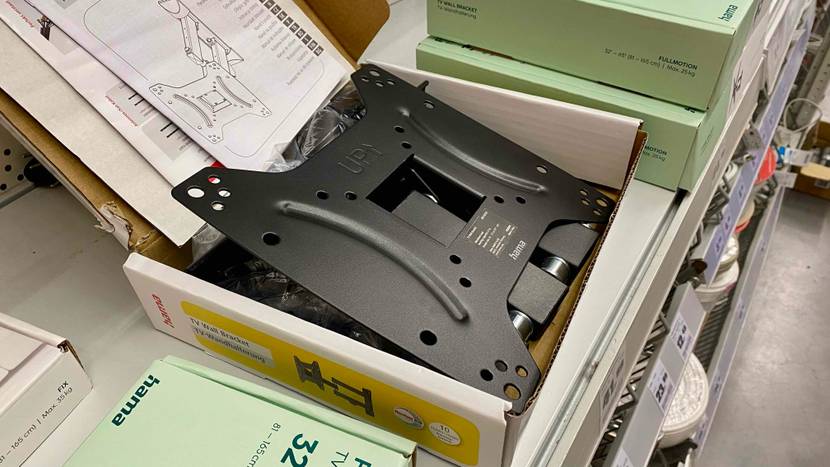 Im Test: Nahaufnahme der TV Wandhalterung in ihrer Originalverpackung.