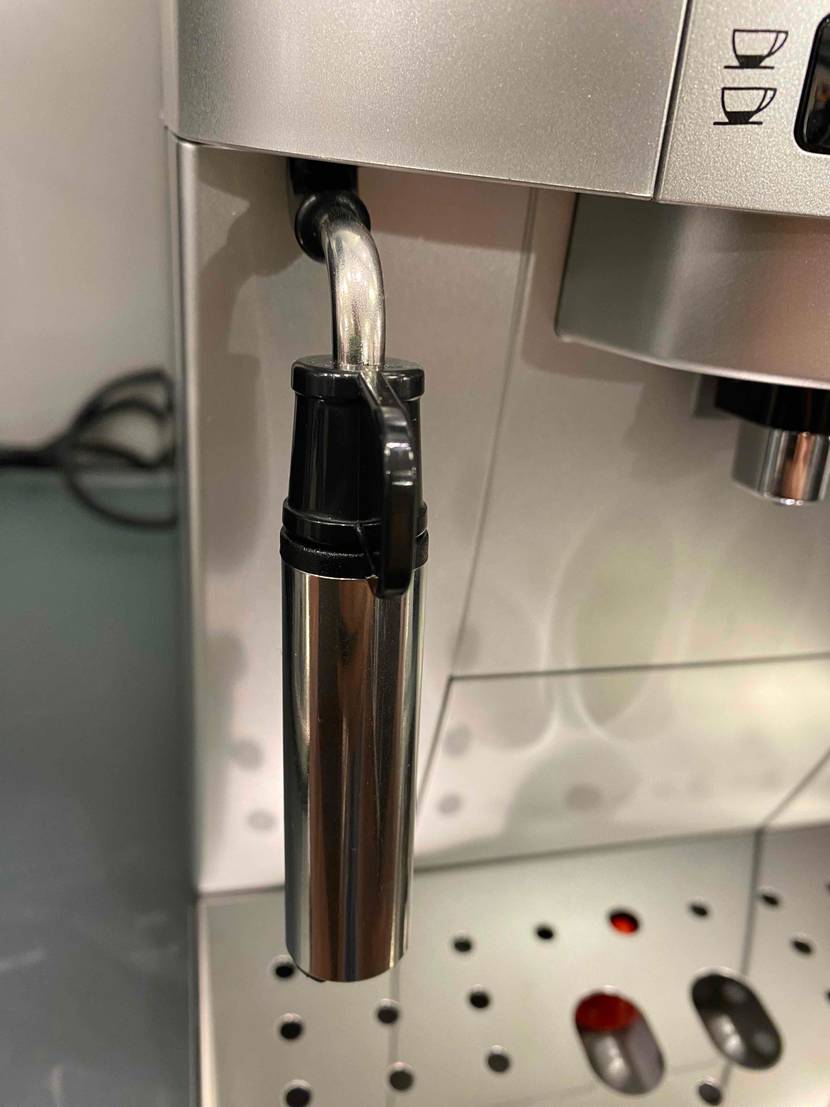 Kaffevollautomat Magnifica S der Marke Delonghi.
