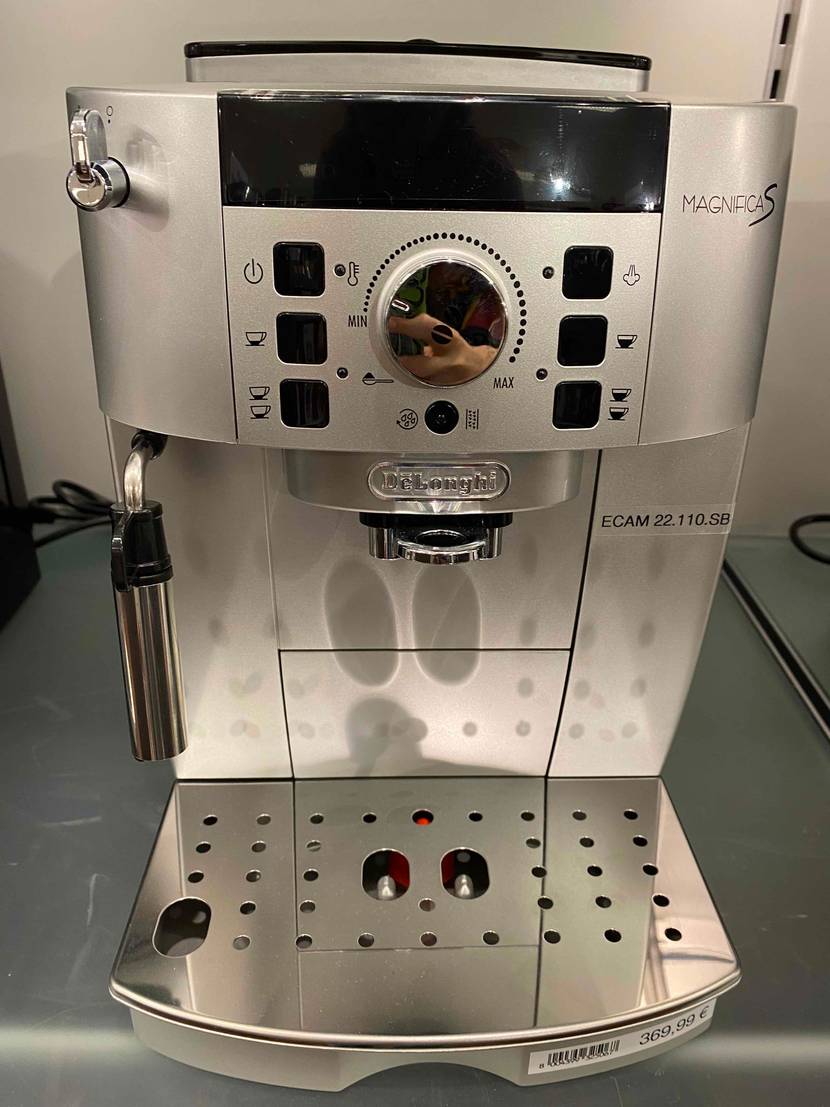 Kaffevollautomat Magnifica S der Marke Delonghi.
