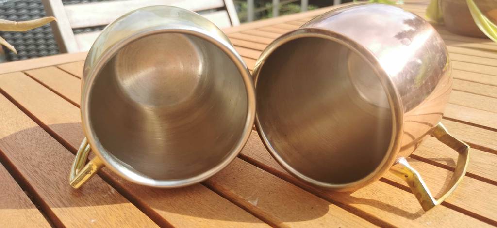 Zwei Moscow-Mule-Becher von Butlers.