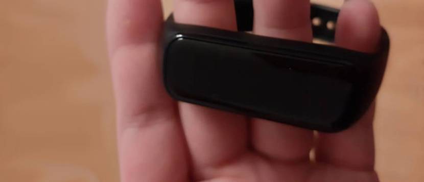 Pulsuhr Carge 5 der Marke Fitbit.