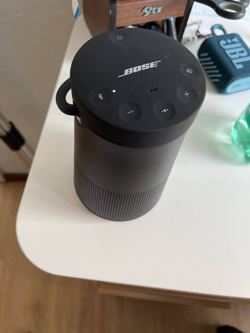 Auf dem Bild: ein stilvolles Modell von Bose aus einem wasserabweisenden Material.